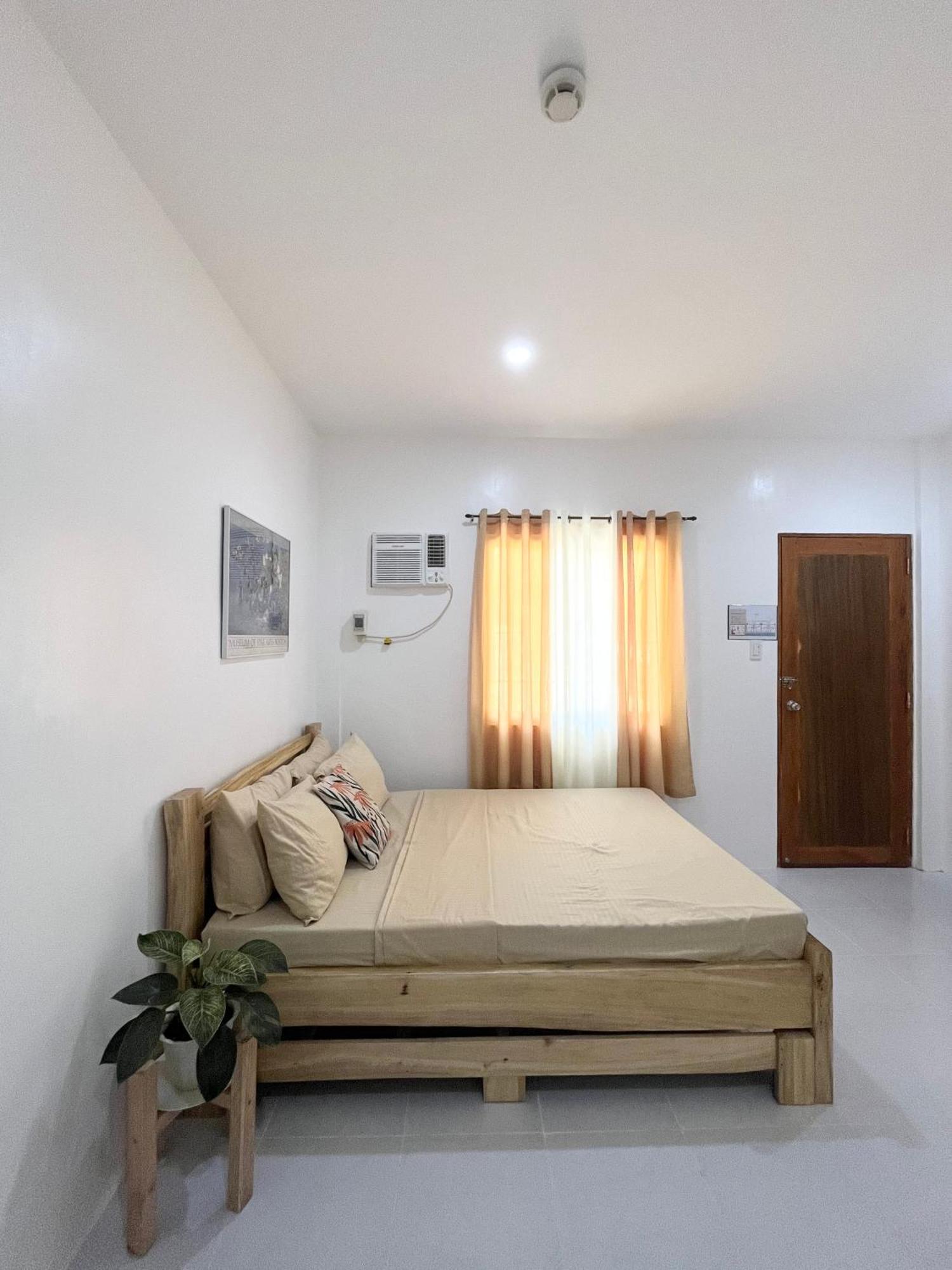 Sunnydale Apartelle -Room Accommodation Near Calatagan Beach Resorts Batangas Exterior photo