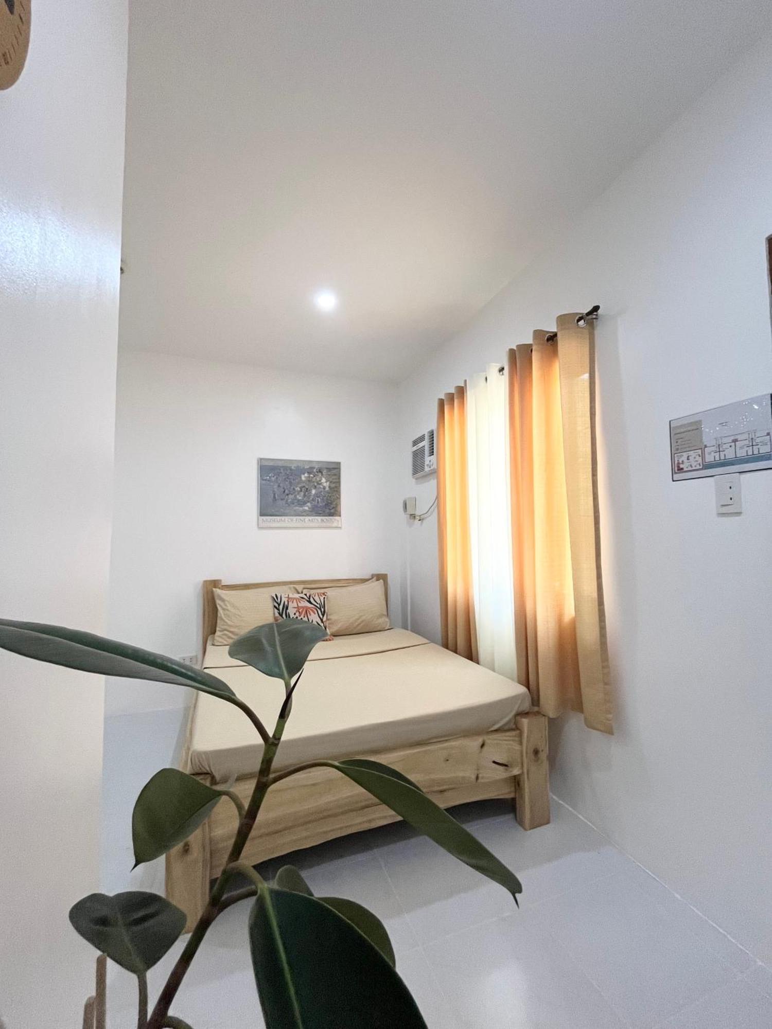 Sunnydale Apartelle -Room Accommodation Near Calatagan Beach Resorts Batangas Exterior photo