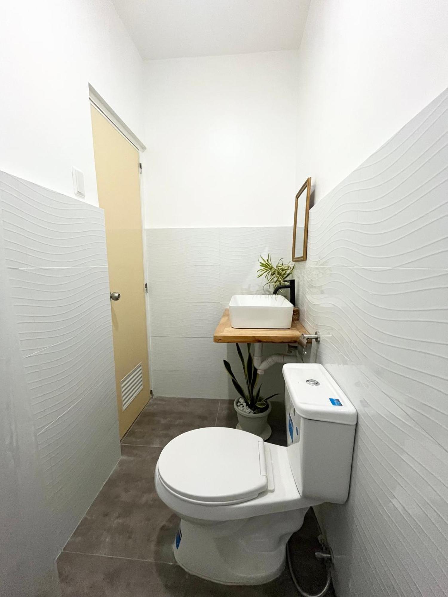 Sunnydale Apartelle -Room Accommodation Near Calatagan Beach Resorts Batangas Exterior photo
